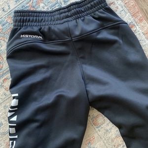 Under Armour Storm Waterproof Sweatpant jogger. Zip pocket. Great condition.